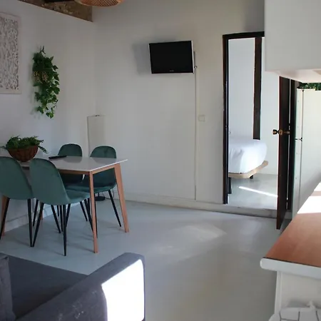 Zahira Apartment *