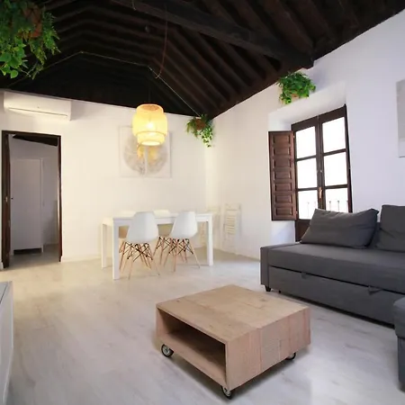 Zahira Apartment *