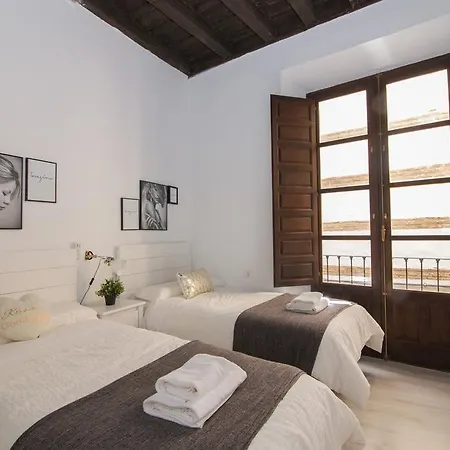 Zahira Apartment *